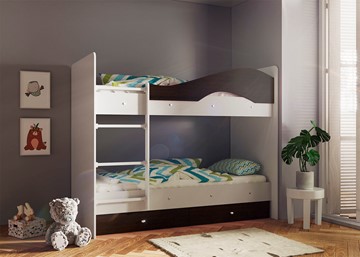 Детская  двухъярусная кровать Мая с 2 ящиками на щитах, корпус Млечный дуб, фасад Венге в Пскове - предосмотр
