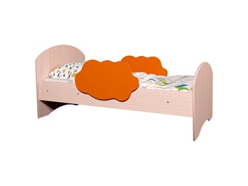 Детская кровать с бортиками Тучка, корпус Дуб млечный, фасад Оранжевый в Пскове